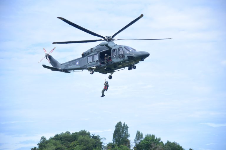 Warga KTEKK teruja saksikan simulasi ‘nahas’ helikopter
