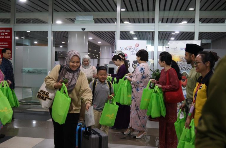 Tourism Malaysia raikan Hari Raya Aidilfitri di Lapangan Terbang Kota Kinabalu