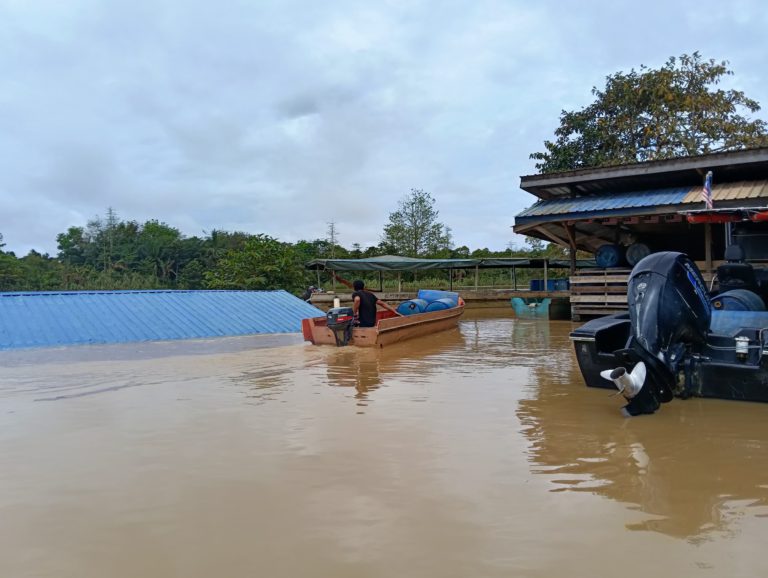 Kampung Pengkalan Bukit Garam dinaiki air banjir
