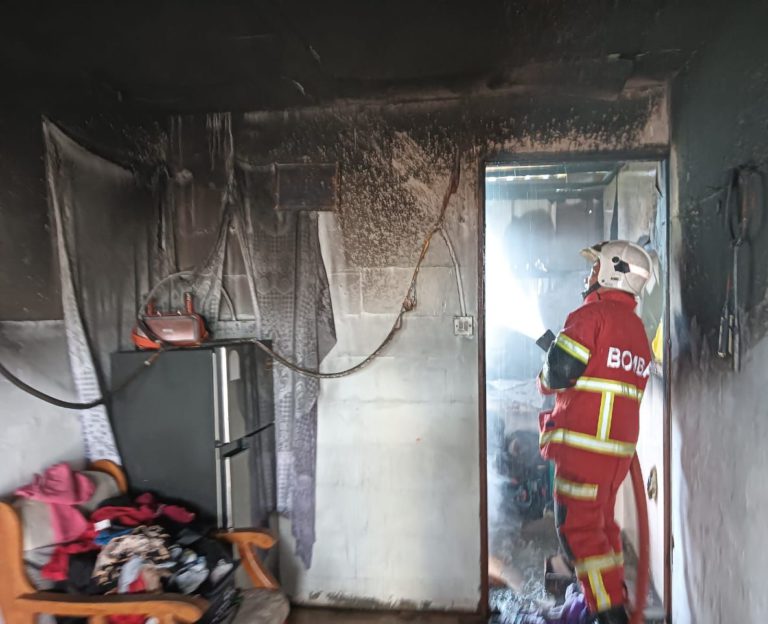 Rumah sewa terbakar di Putatan