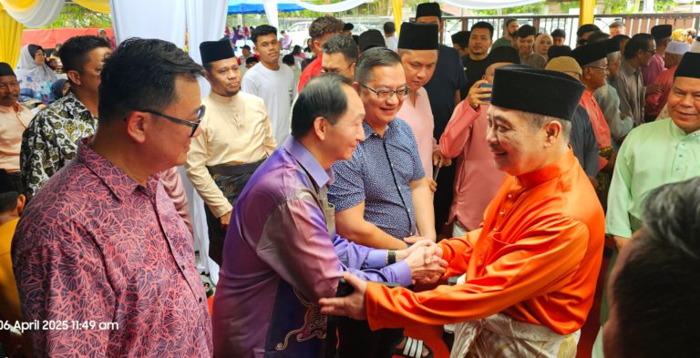 Hajiji hadir Rumah Terbuka Aidilfitri Ketua Setiausaha Politik Ketua Menteri