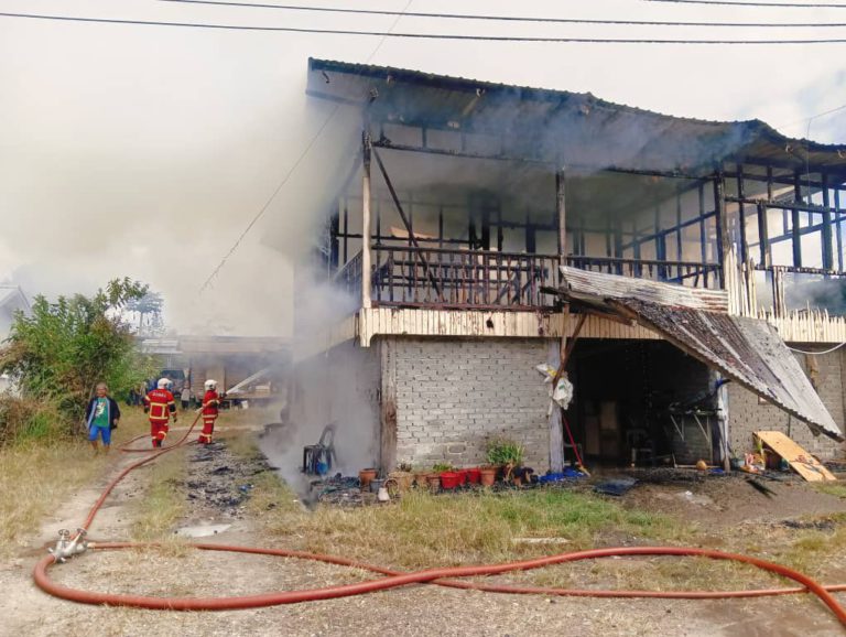 Rumah hangus dijilat api, jiran rayu bantuan buat mangsa