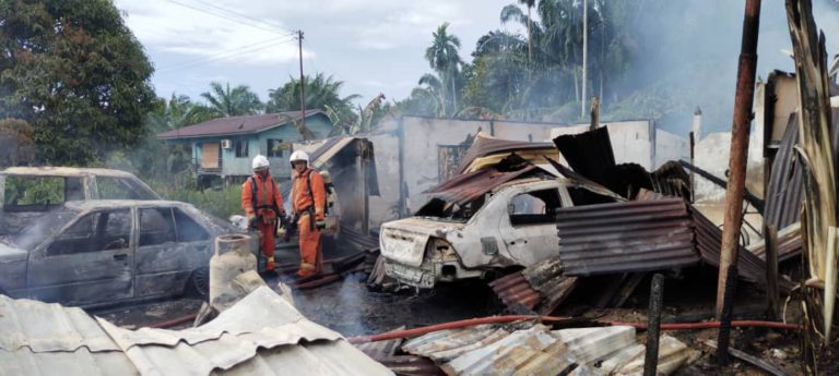 Warga emas melecur selamatkan keluarga dalam kebakaran di Beaufort