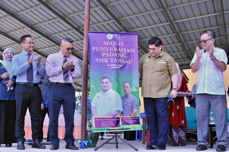 Naik taraf padang sekolah, galak sukan dan kecemerlangan pelajar
