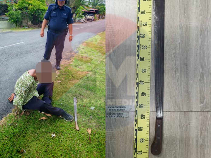 Suspek ditahan bersama sebilah parang di lokasi kejadian. -Foto ihsan IPD Sandakan