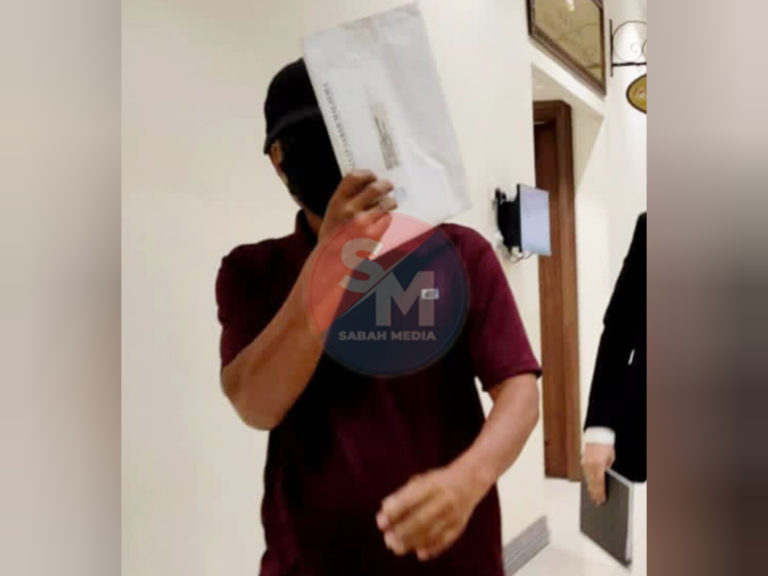 Digantung tugas, guru besar didakwa guna dokumen palsu