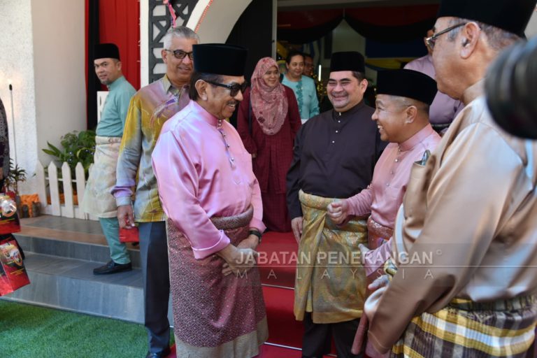 Tun Musa hadir Majlis Rumah Terbuka 5 Divisyen di Kem Lok Kawi