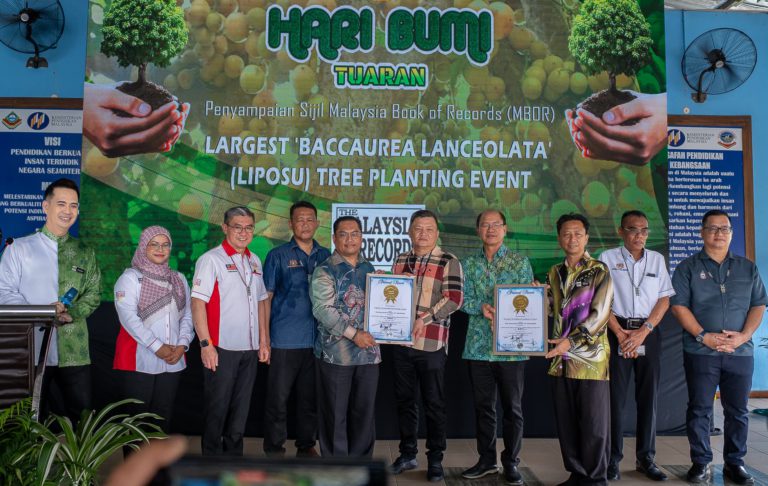 Hari Bumi Tuaran catat rekod Malaysia penanaman pokok liposu terbanyak