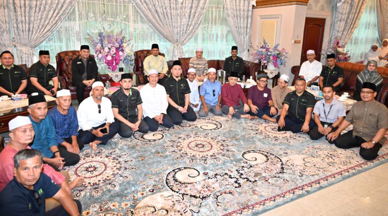 Hajiji dan isteri santuni jemaah haji Tuaran