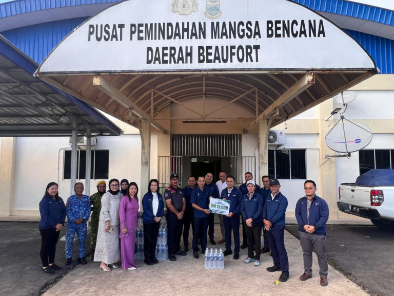 Sabah Electricity tampil agih bantuan kepada mangsa banjir di Beaufort