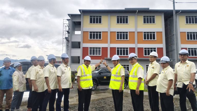 225 projek siap awal dari jadual (AOT), termasuk lima di Sabah – Ahmad Maslan