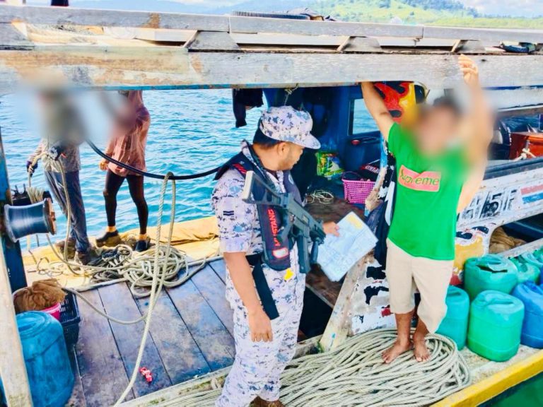 Bot pukat jerut bilis ditahan, langgar syarat lesen