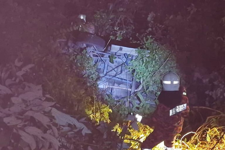 Dua maut, pacuan empat roda terjunam 60 meter ke dalam gaung