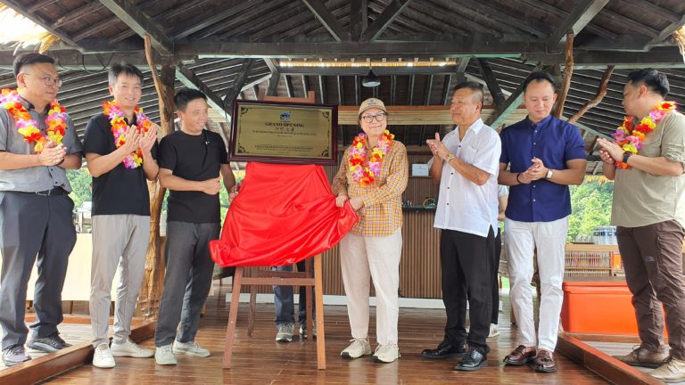 Floating Club House @ Pulau Gaya,  destinasi pelancongan terapung pertama di Sabah