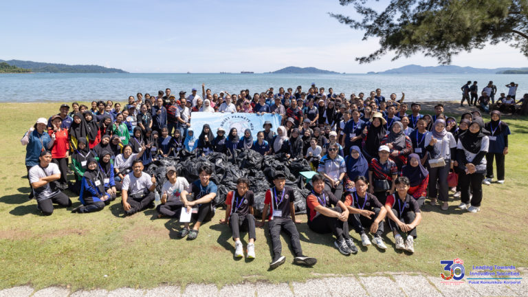 Program pembersihan pantai semarak kesedaran alam sekitar