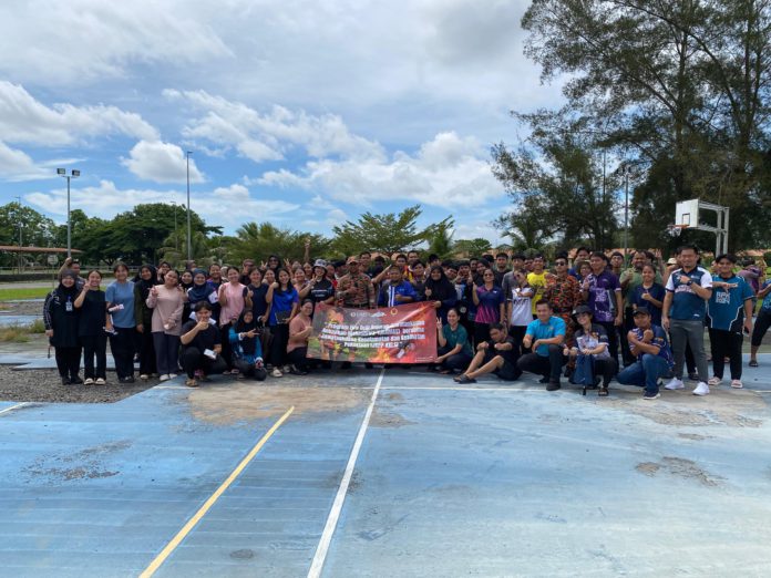 Gambar 1 Foto bersama Pegawai Bomba dan peserta Program Latihan Kebakaran anjuran JAKMAS & JKKP-KKLS