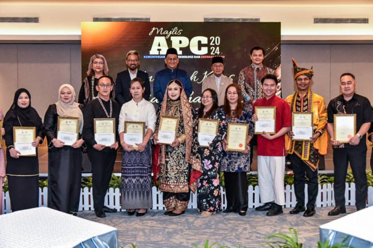 KSTI hargai, iktiraf pegawai dan kakitangan cemerlang