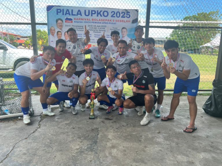 Perkasa Padu FC juara karnival bola sepak 9 sebelah di Kapayan
