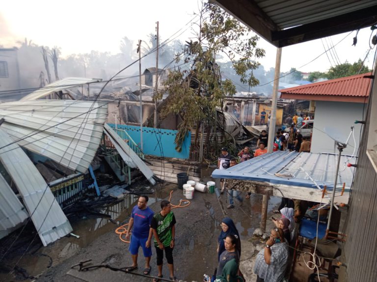 Lapan rumah musnah dalam kebakaran di Kg Petagas