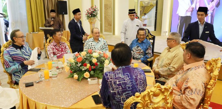 Tun Musa, Toh Puan Faridah hadiri Jamuan Teh Diraja