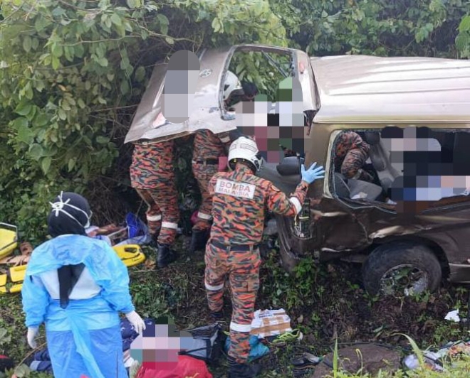 Pemandu maut, lapan cedera dalam kemalangan van di jalan Kunak – Lahad Datu