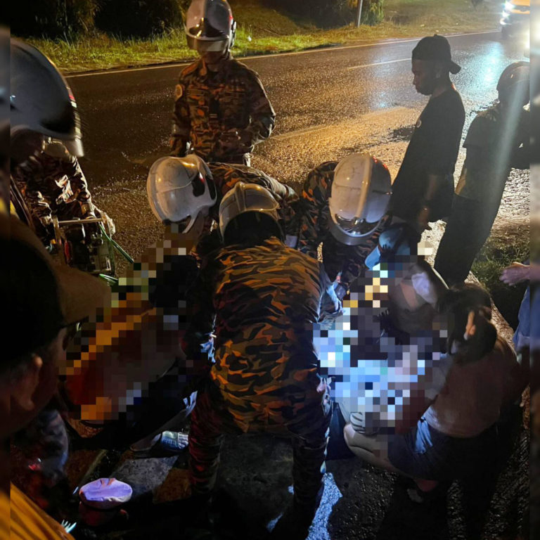 Wanita warga emas cedera kaki tersepit dalam penutup parit