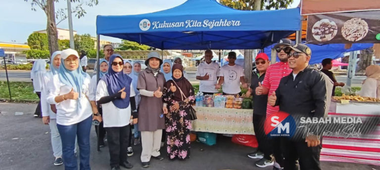 “Syukur Alhamdulillah, ini bantuan pertama kali” – Peniaga warga emas lega terima kanopi baharu