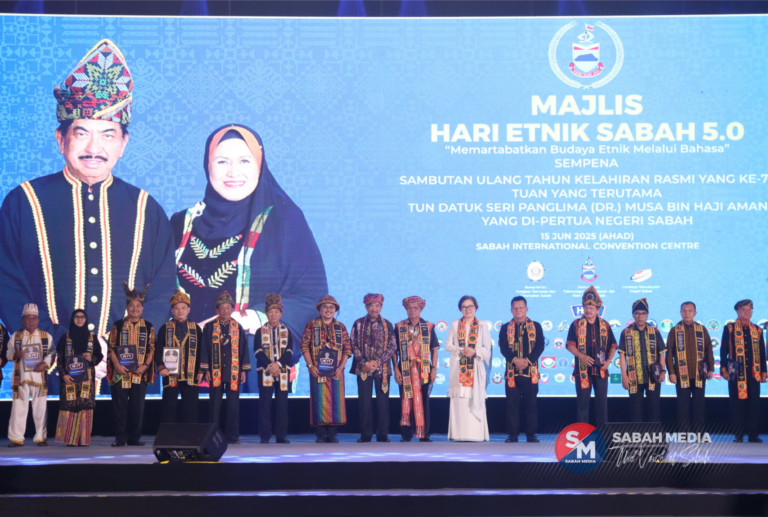 12 presiden persatuan etnik terima anugerah peneraju etnik