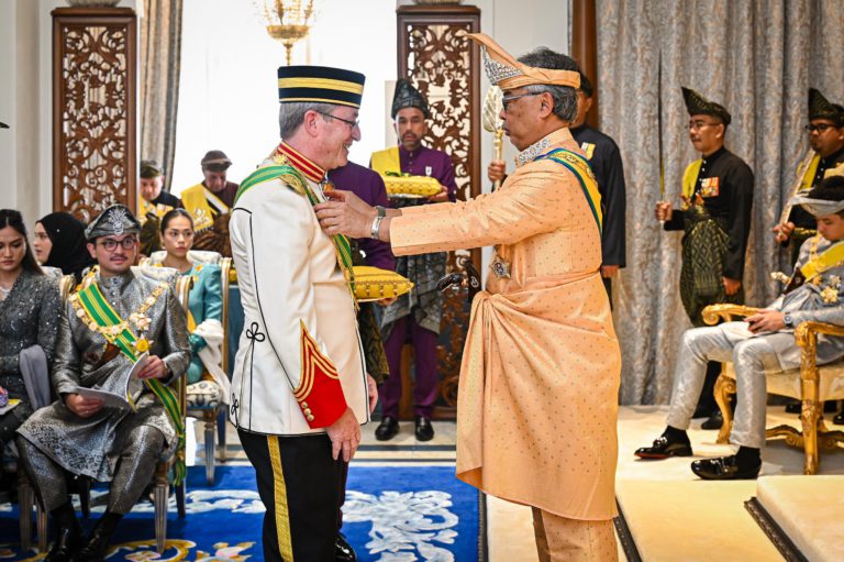 Pengerusi B.Grimm Terima Anugerah Membawa Gelaran Dato’ Sri Dari Pahang