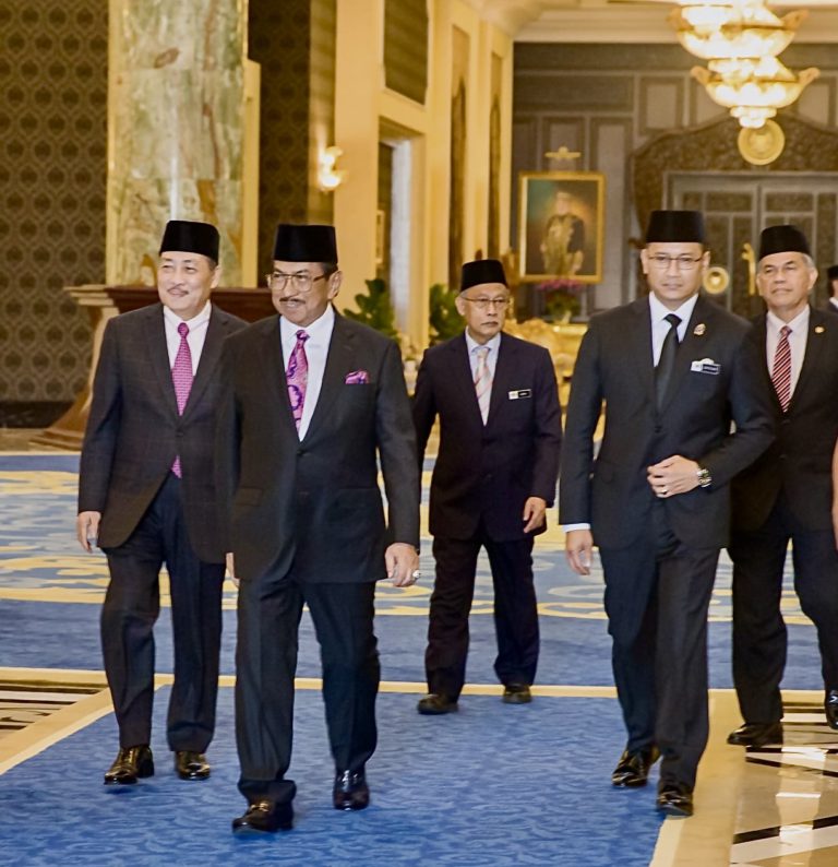 Hajiji iringi Tun Musa hadir Mesyuarat Majlis Raja-Raja