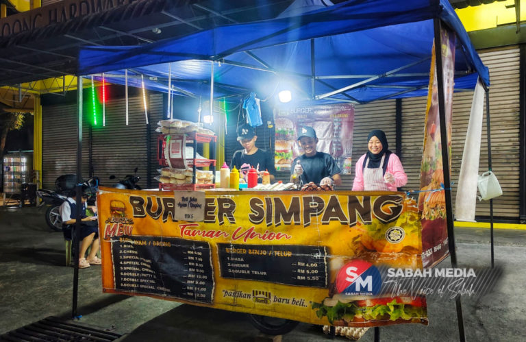 Mereka berniaga bukan untuk kaya, tapi untuk hidup: Bantuan one-off RM5,000 legakan beban penjaja kecil tepi jalan