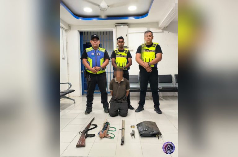 Tindakan sembunyi pelbagai jenis senjata di kawasan rumah gagal, lelaki dicekup polis