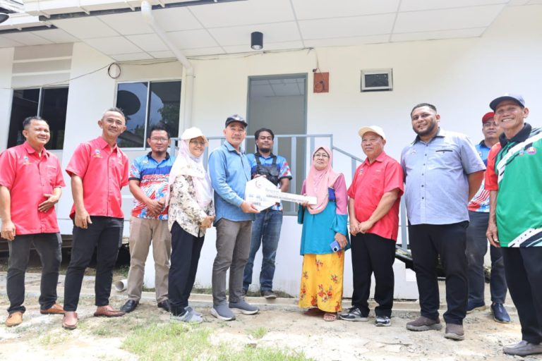 Rumah Mesra SMJ bantu rakyat luar bandar, 10 unit diserah di Lumadan
