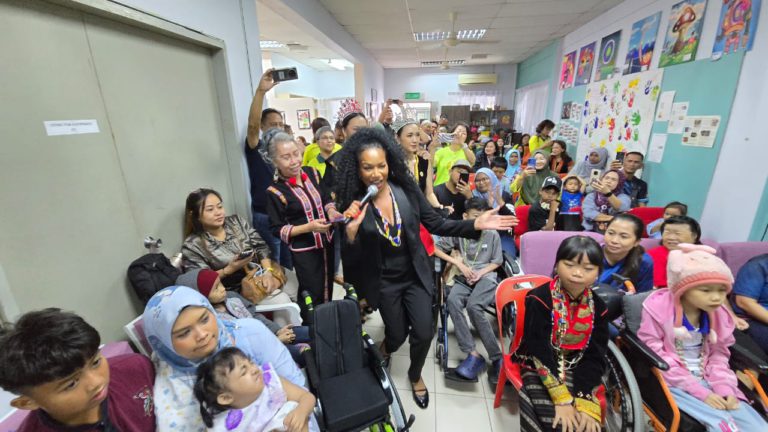 Tina Turner tribute star brings cheer to patients