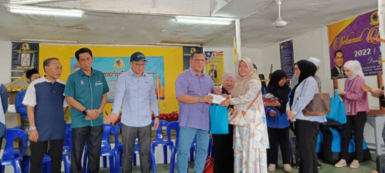 40 Ketua Isi Rumah mangsa kebakaran terima bantuan kerajaan negeri