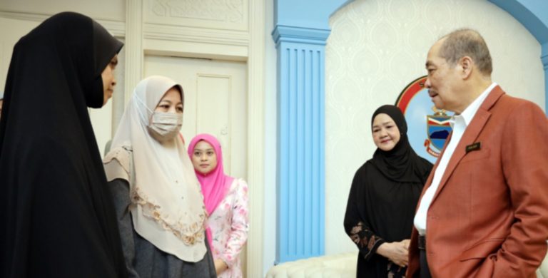 KM, Isteri & Mutiara GRS santuni ibu Allahyarhamah Zara Qairina