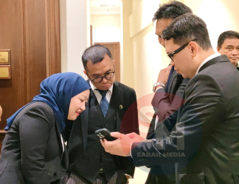 Lima remaja didakwa mencela Zara mengaku tidak bersalah