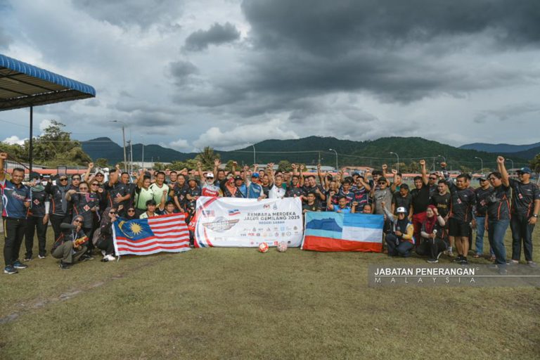 Perlawanan persahabatan bola sepak semarakkan perpaduan