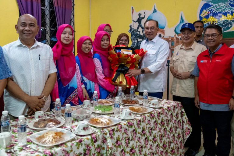 PM Anwar temui juara debat generasi MADANI 2025