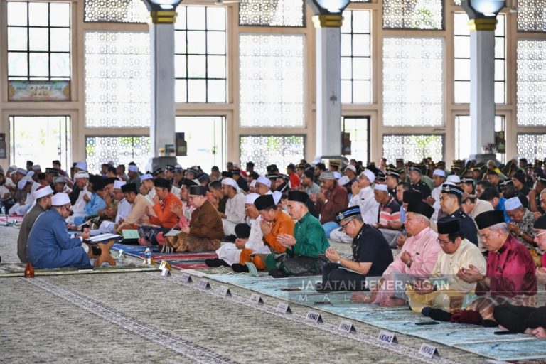 Lebih 5,000 umat Islam hadiri majlis tahlil, solat hajat sempena Hari Malaysia