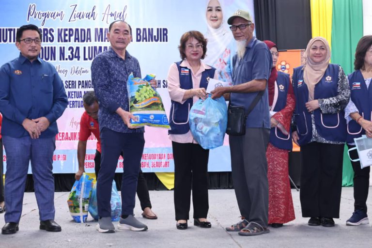 MUTIARA GRS hulur bantuan ringankan beban mangsa banjir di Lumadan