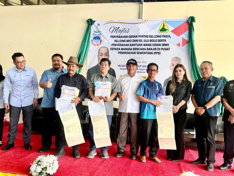 244 penduduk di tiga kampung di Sipitang terima geran PANTAS