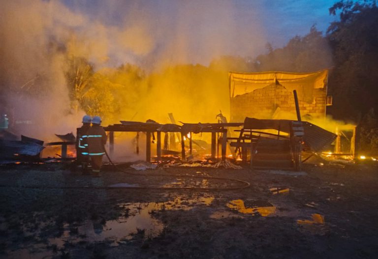 Rumah, kenderaan musnah dijilat api di Kg Rancangan Batu 22 Balung