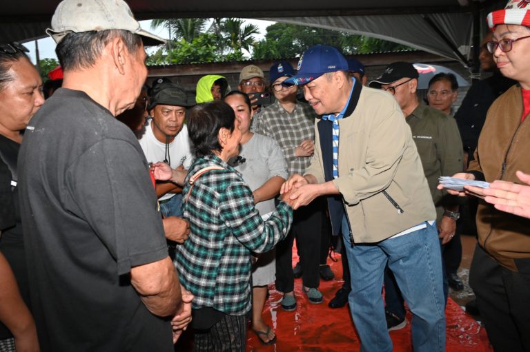 Hajiji turun padang lawat mangsa bencana, serah bantuan di Penampang dan Putatan