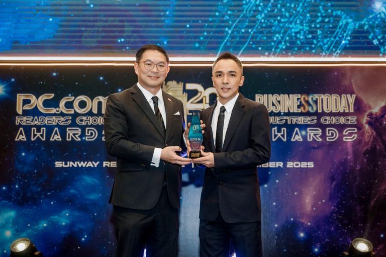 XOX Bhd Raih Gelaran MVNO Terbaik di PC.com Awards 2025