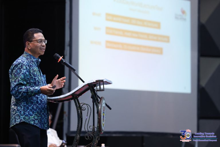 Dr Zaini kongsi pengalaman kembara 100 hari bersama warga UMS