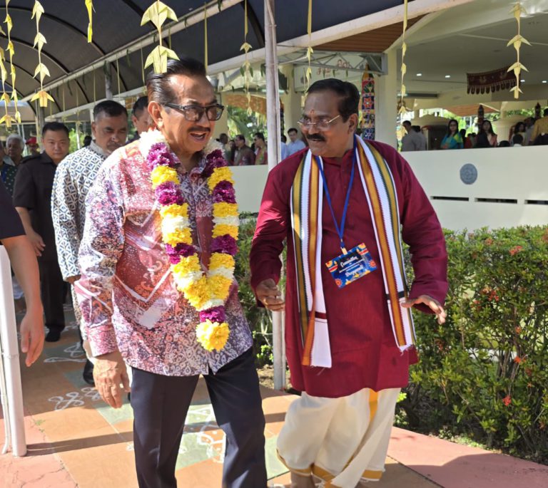 Tun Musa hadir meriahkan sambutan Deepavali di Kuil Sri Pasupathinath Alayam