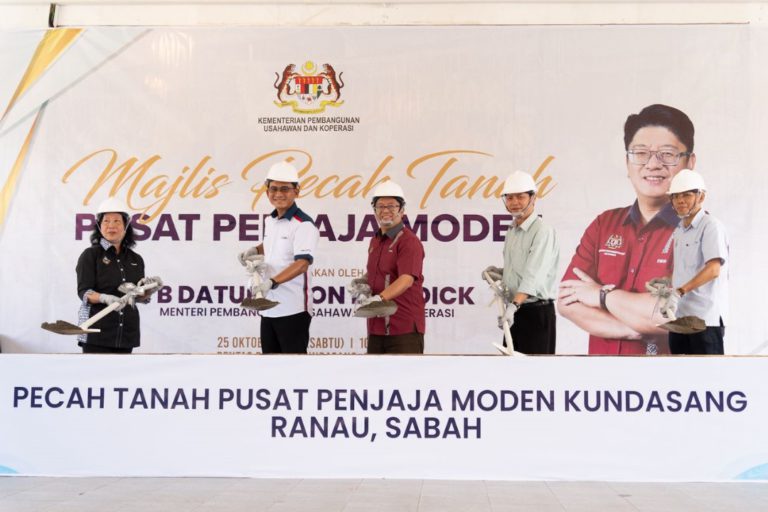 Ewon lancar Pusat Penjaja Moden Kundasang bernilai RM2.275 juta