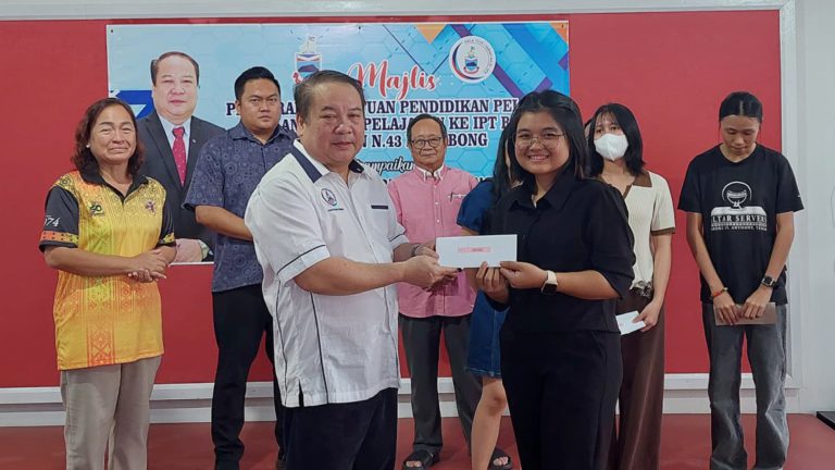 150 pelajar IPT terima bantuan kewangan ADUN Kemabong