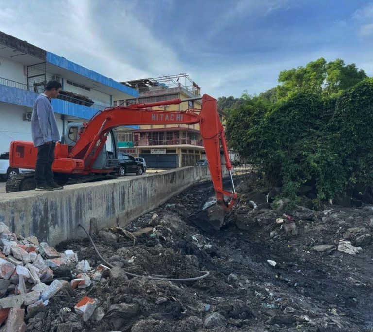 Parit tersumbat di Bandar Ramai-Ramai akhirnya diselesaikan